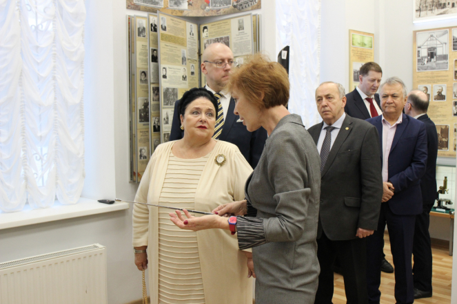 Глава Дома Романовых посетила Педиатрический университет 8