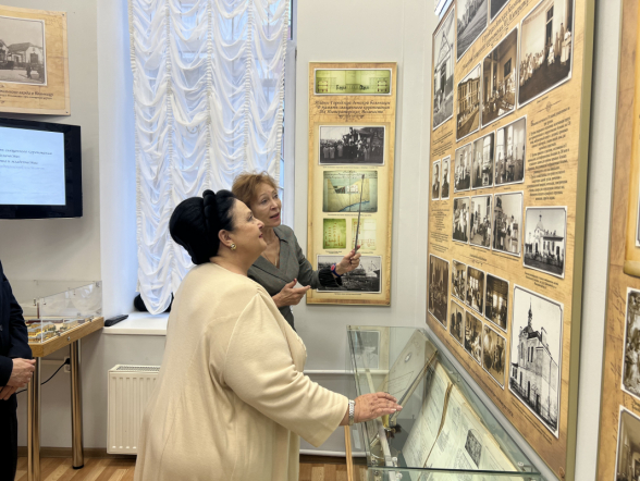 Глава Дома Романовых посетила Педиатрический университет 11