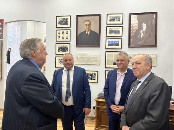 Глава Дома Романовых посетила Педиатрический университет 17