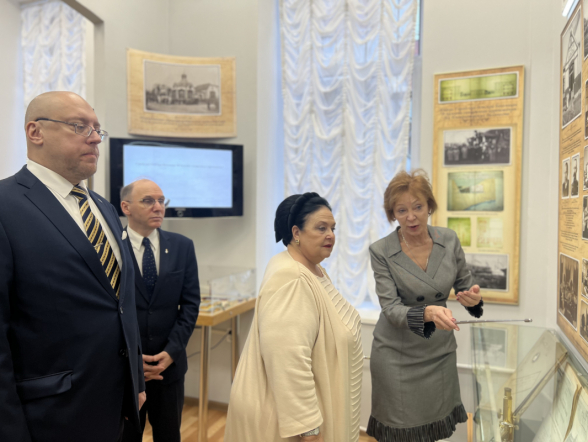 Глава Дома Романовых посетила Педиатрический университет 23