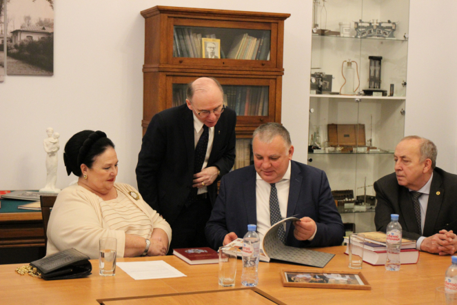 Глава Дома Романовых посетила Педиатрический университет 41