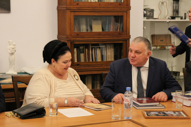 Глава Дома Романовых посетила Педиатрический университет 42