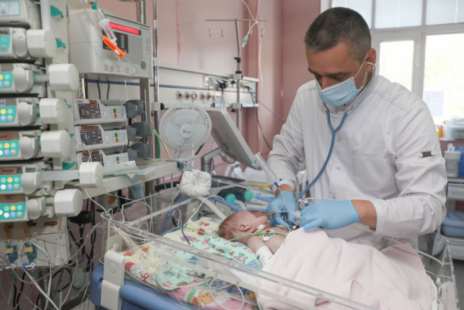 Врачи Педиатрического университета впервые в России установили новорождённому кардиостимулятор с функцией удалённого мониторинга