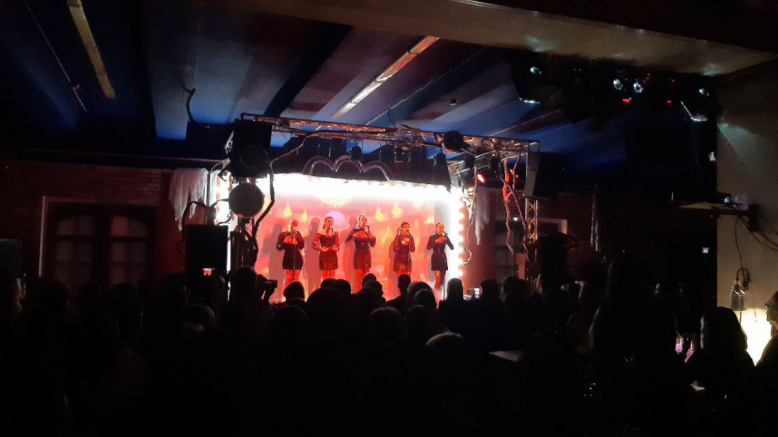 На сцене студенческого  клуба «Гиппократ» прошло новогоднее шоу 2