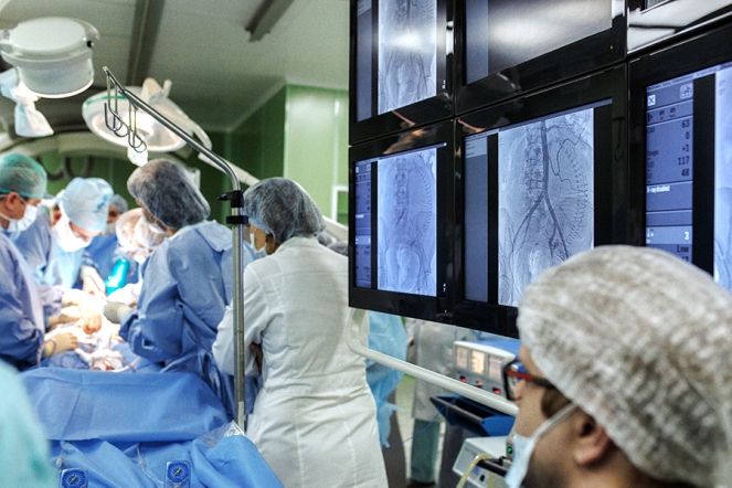 Врачи Педиатрического университета выполнили высокотехнологичную операцию, чтобы спасти маленькую пациентку из Северной Осетии