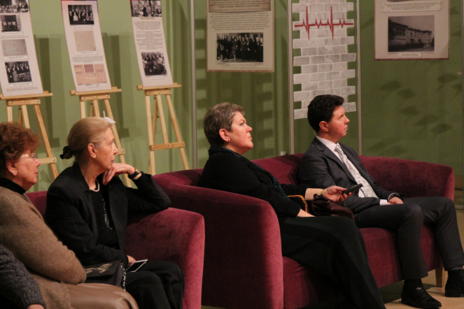 «Важнейшая веха в истории города»: в Санкт-Петербурге открыли выставку «Подвиг Ленинградских педиатров» 16