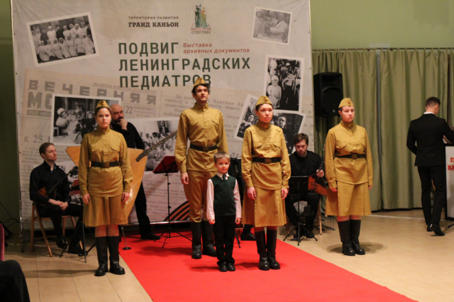 «Важнейшая веха в истории города»: в Санкт-Петербурге открыли выставку «Подвиг Ленинградских педиатров» 48