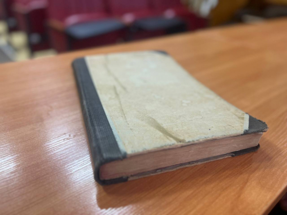 В Педиатрическом университете обнаружили редкий исторический документ - журнал вековой давности 1