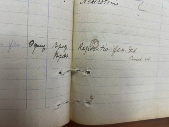 В Педиатрическом университете обнаружили редкий исторический документ - журнал вековой давности 4