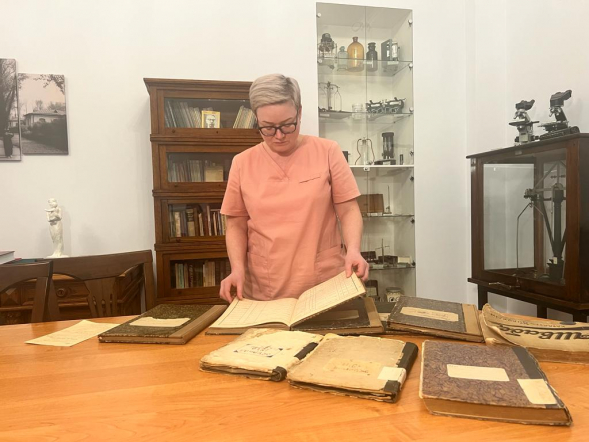 В Педиатрическом университете обнаружили исторические документы вековой давности и медицинские записи времён блокады