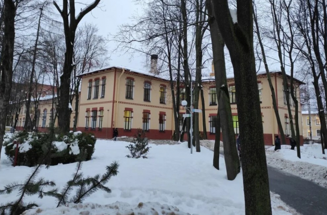 Девочке из Запорожья в клинике Педиатрического университета экстренно выполнили операцию на головном мозге