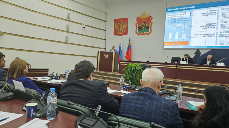 Ректор Педиатрического университета работает с министром здравоохранения России в Сибири 1