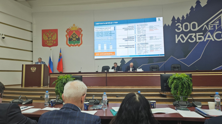 Ректор Педиатрического университета работает с министром здравоохранения России в Сибири 2