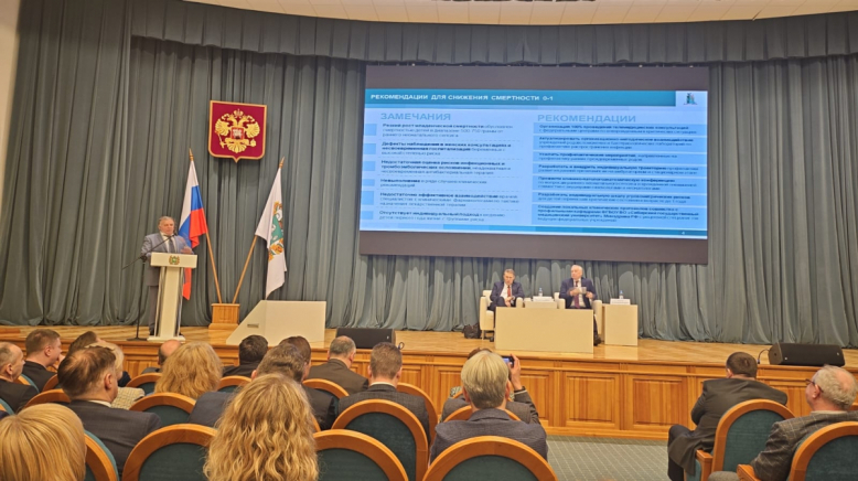 Ректор Педиатрического университета работает с министром здравоохранения России в Сибири 5