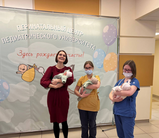 Каролина, Эдвард и Вацлав едут домой: из Перинатального центра Педиатрического университета выписали тройню