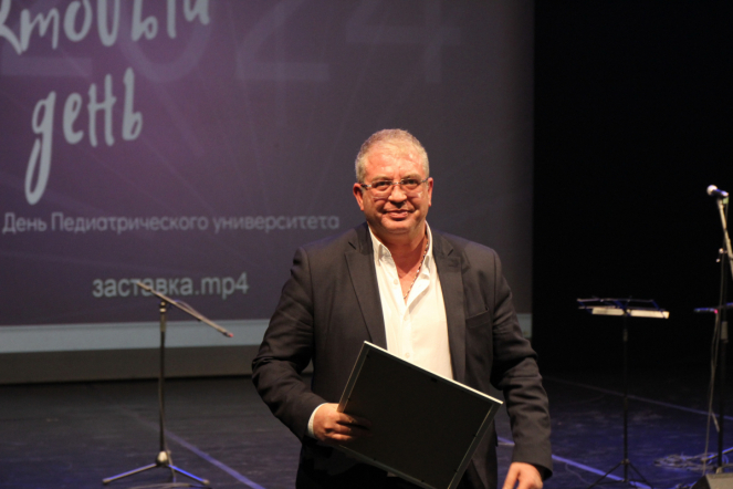Педиатрический университет отметил Актовый день 8