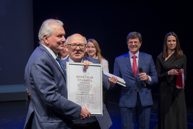 Педиатрический университет отметил Актовый день 28