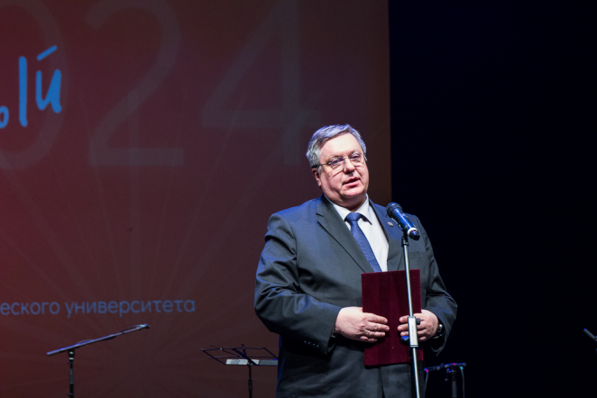 Педиатрический университет отметил Актовый день 38