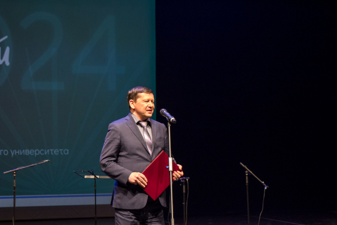 Педиатрический университет отметил Актовый день 40