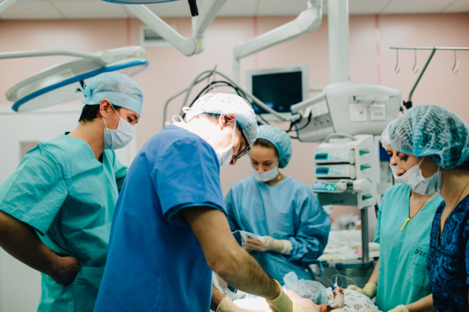 Готовы помочь всем: как петербургские врачи защищают детское здоровье