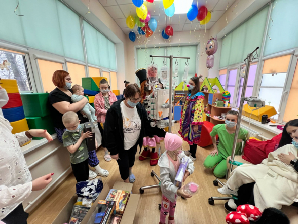 В Педиатрическом университете прошёл праздник для пациентов онкогематологического отделения 6