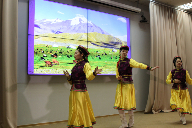 В Педиатрическом университете прошел ежегодный фольклорный фестиваль «Краски мира» 23