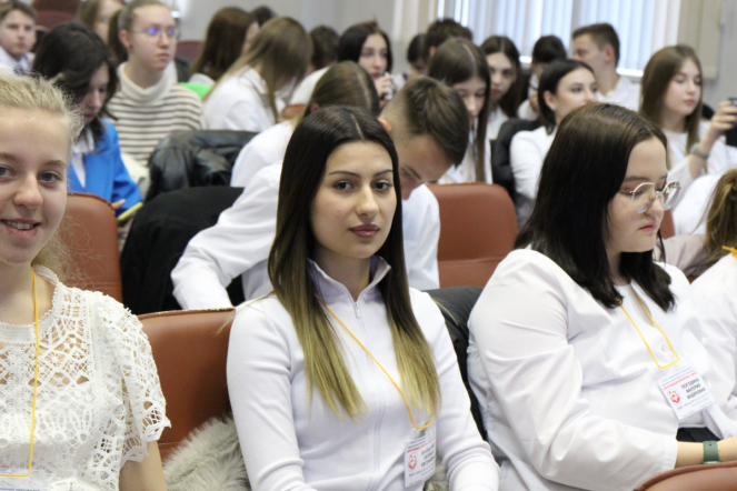 В Педиатрическом университете проходит форум «Будущая профессия врач» 8