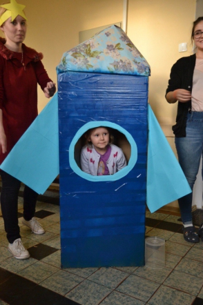 Студенты-волонтеры отправились в космическое путешествие с маленькими пациентами 3