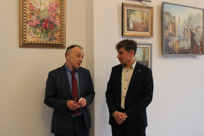 В Педиатрическом университете открыли выставку работ петербургского художника Роберта Мифа 13