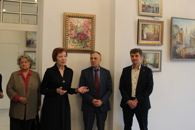 В Педиатрическом университете открыли выставку работ петербургского художника Роберта Мифа 16