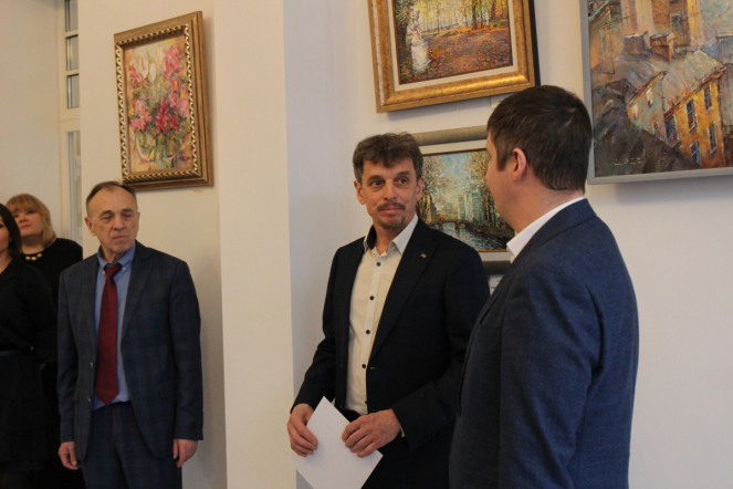 В Педиатрическом университете открыли выставку работ петербургского художника Роберта Мифа 19