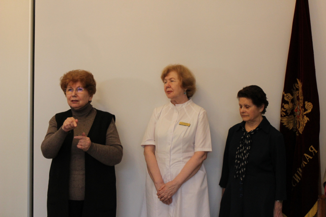 В Педиатрическом университете открыли выставку работ петербургского художника Роберта Мифа 25