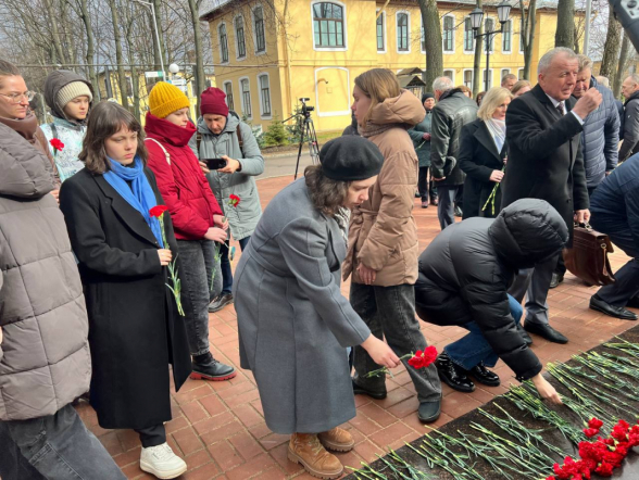 Студенты и преподаватели Педиатрического университета почтили память погибших в результате теракта в «Крокус Сити Холл»