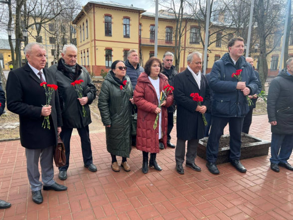 Студенты и преподаватели Педиатрического университета почтили память погибших в результате теракта в «Крокус Сити Холл» 10