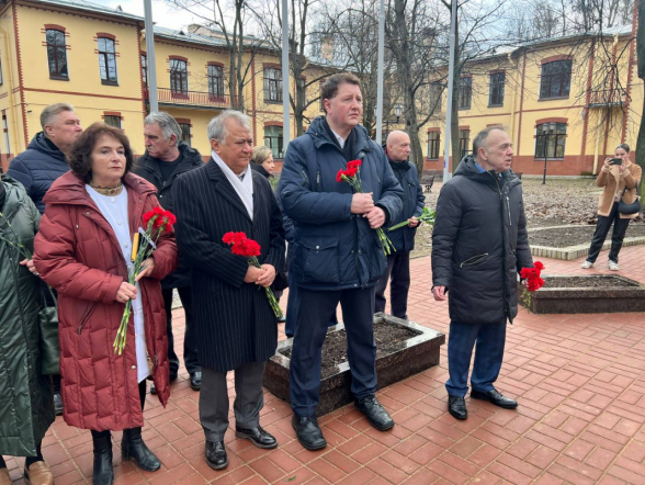 Студенты и преподаватели Педиатрического университета почтили память погибших в результате теракта в «Крокус Сити Холл» 14