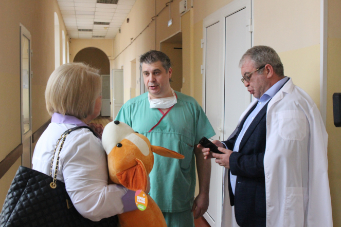 Уполномоченный по правам ребенка в Ленинградской области Татьяна Толстова посетила мальчика, пострадавшего в ДТП 2