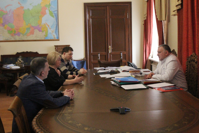 Уполномоченный по правам ребенка в Ленинградской области Татьяна Толстова посетила мальчика, пострадавшего в ДТП 5