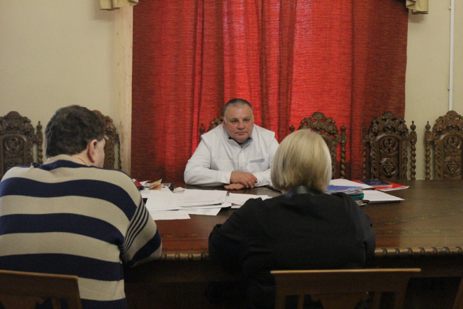 Уполномоченный по правам ребенка в Ленинградской области Татьяна Толстова посетила мальчика, пострадавшего в ДТП 6