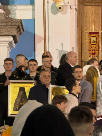 В праздник Светлой Пасхи в храме Святых царственных страстотерпцев при  Педиатрическом университете состоялась служба и крестный ход 3