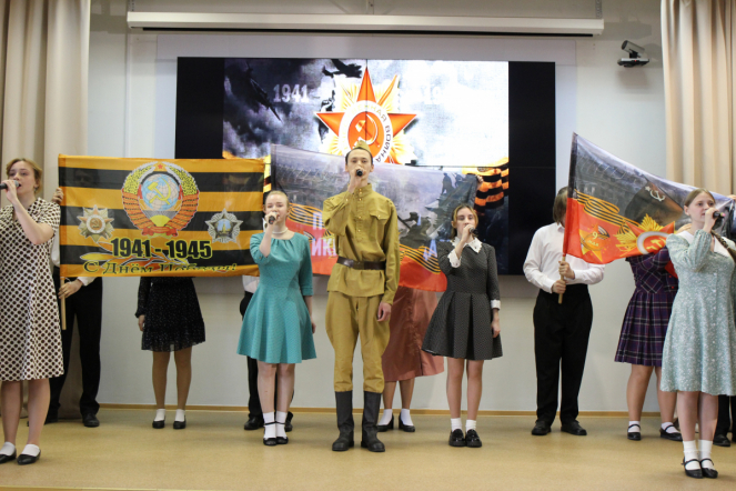 Студенты Педиатрического университета исполнили песни Победы 6