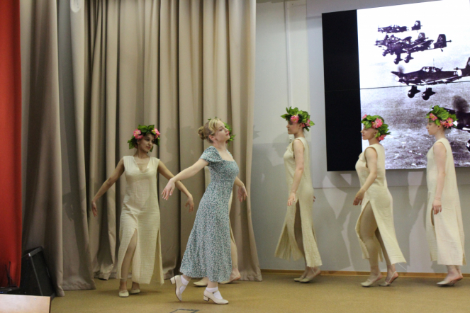 Студенты Педиатрического университета исполнили песни Победы 23