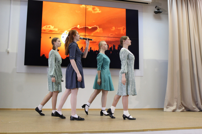 Студенты Педиатрического университета исполнили песни Победы 33