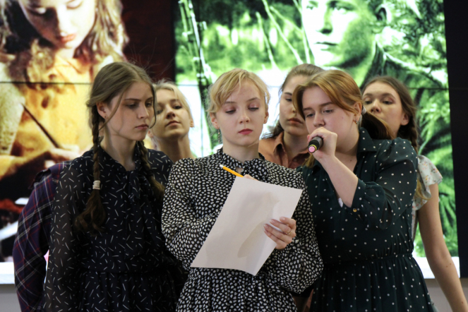 Студенты Педиатрического университета исполнили песни Победы 42