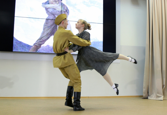 Студенты Педиатрического университета исполнили песни Победы 58