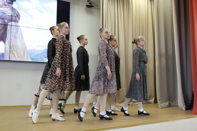 Студенты Педиатрического университета исполнили песни Победы 61