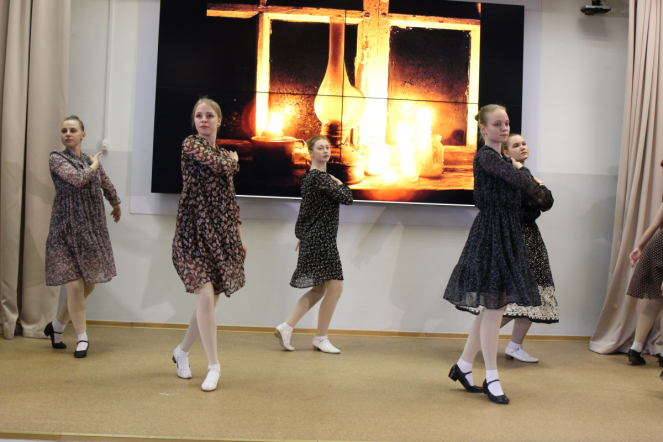 Студенты Педиатрического университета исполнили песни Победы 64