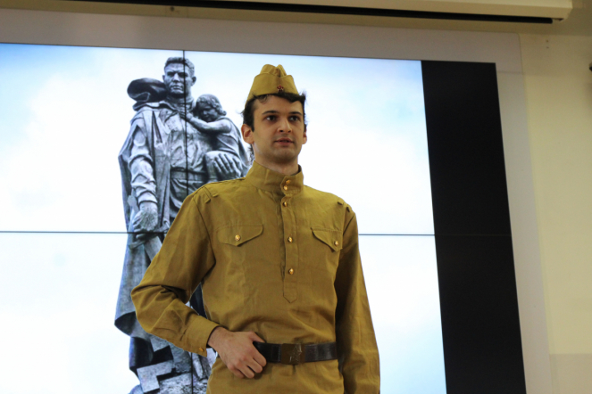 Студенты Педиатрического университета исполнили песни Победы 98