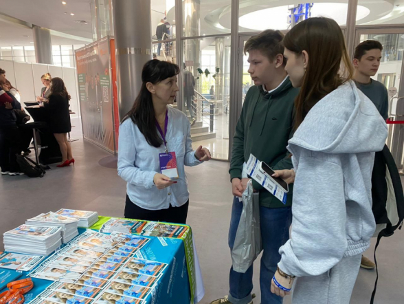 Ответственный секретарь приемной комиссии Педиатрического университета встретился с абитуриентами в Свердловской области