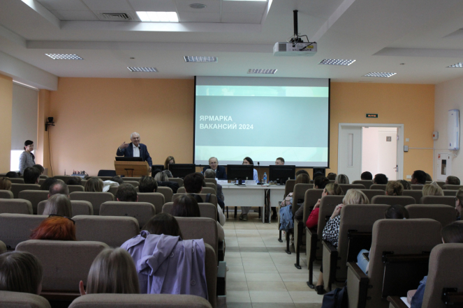 В Педиатрическом университете прошла ярмарка вакансий 9