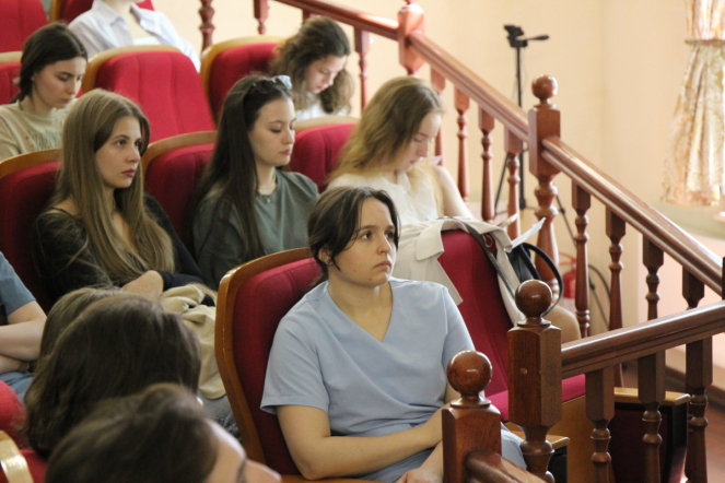 Более 150 студентов и ординаторов Педиатрического университета посетили ярмарку вакансий в вузе 6